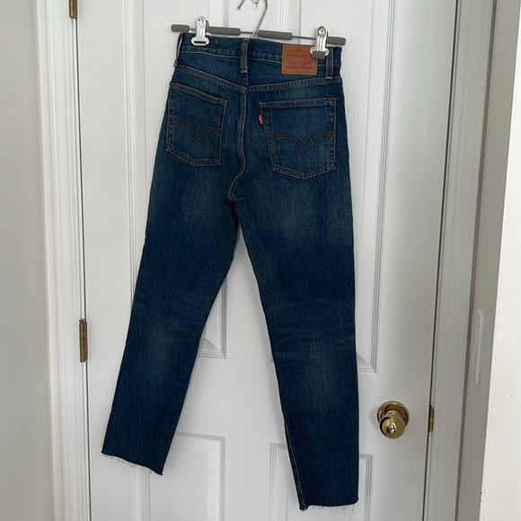Levi’s Wedgie Skinny in Classic Tint - Picture 2 of 6